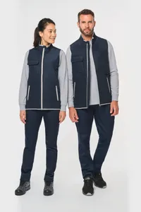 4-lagiger Bodywarmer mit Wärmeisolierung.