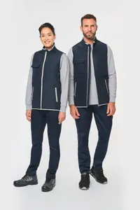 4-lagiger Bodywarmer mit Wärmeisolierung.