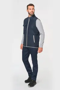 4-lagiger Bodywarmer mit Wärmeisolierung.