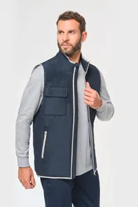 4-lagiger Bodywarmer mit Wärmeisolierung.