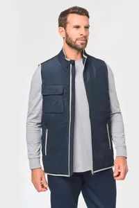 4-lagiger Bodywarmer mit Wärmeisolierung.
