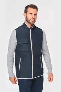 4-lagiger Bodywarmer mit Wärmeisolierung.