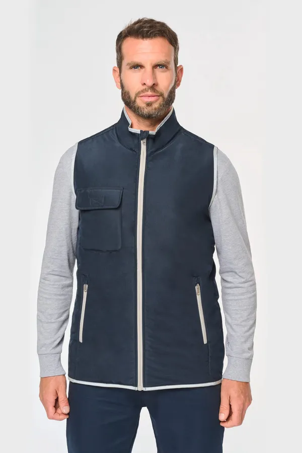 4-lagiger Bodywarmer mit Wärmeisolierung.