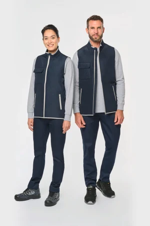 4-lagiger Bodywarmer mit Wärmeisolierung.