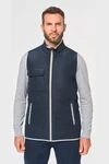 4-lagiger Bodywarmer mit Wärmeisolierung.