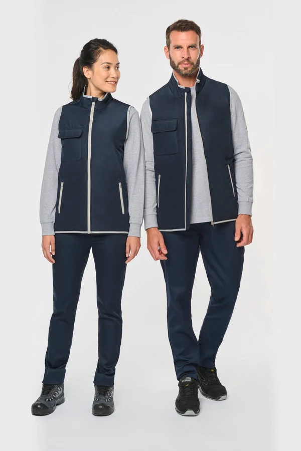 4-lagiger Bodywarmer mit Wärmeisolierung.