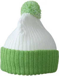 Strickmütze mit Pompon