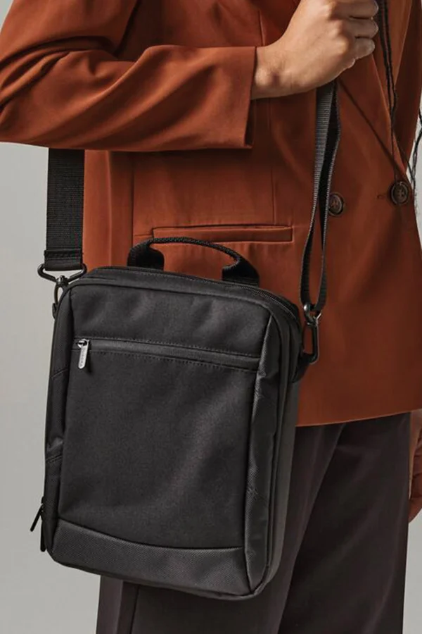 Executive Tablet Shoulder Bag Black