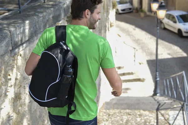 040161_IM14_ManWithBackpack01.jpg