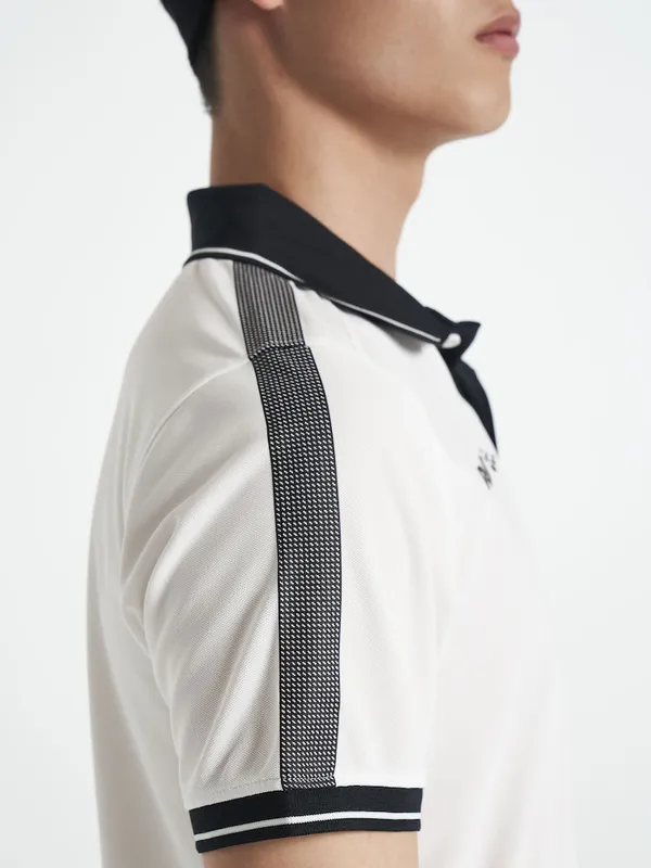 1906734-900999_Pro Control Poloshirt M_Closeup3.jpg