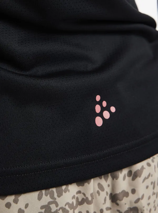 1908226-695999_Pro Control Impact Polo W_Closeup5.jpg