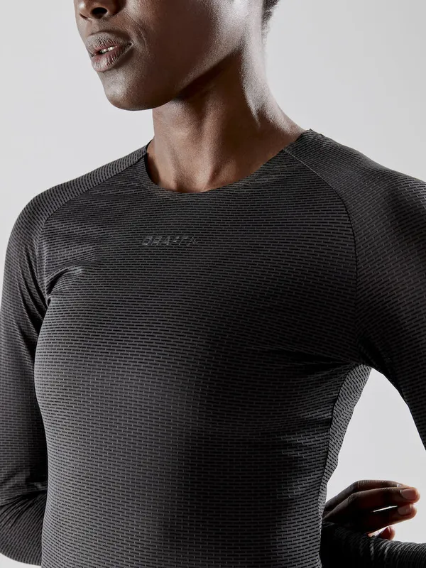 1908855-999000_Pro Dry Nanoweight LS_Closeup3.jpg