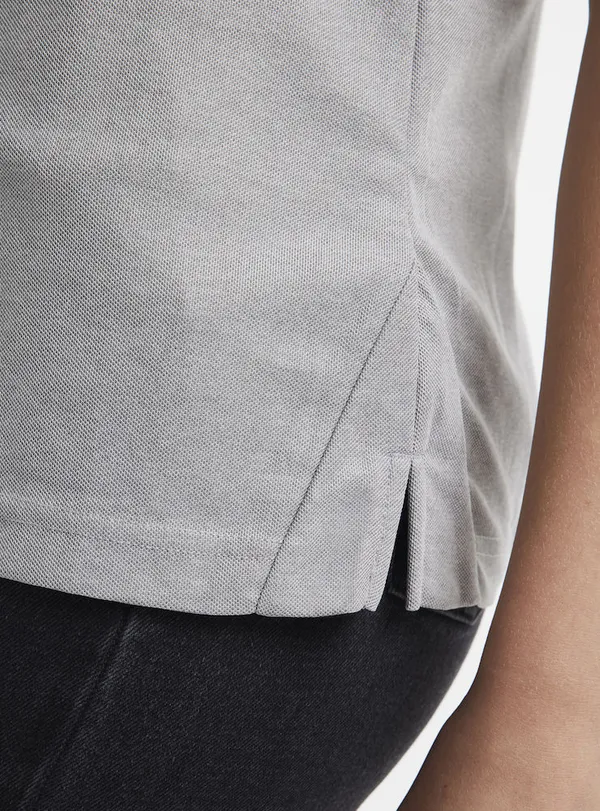 1909139-950000_CORE Unify Polo Shirt  W_Closeup4.jpg