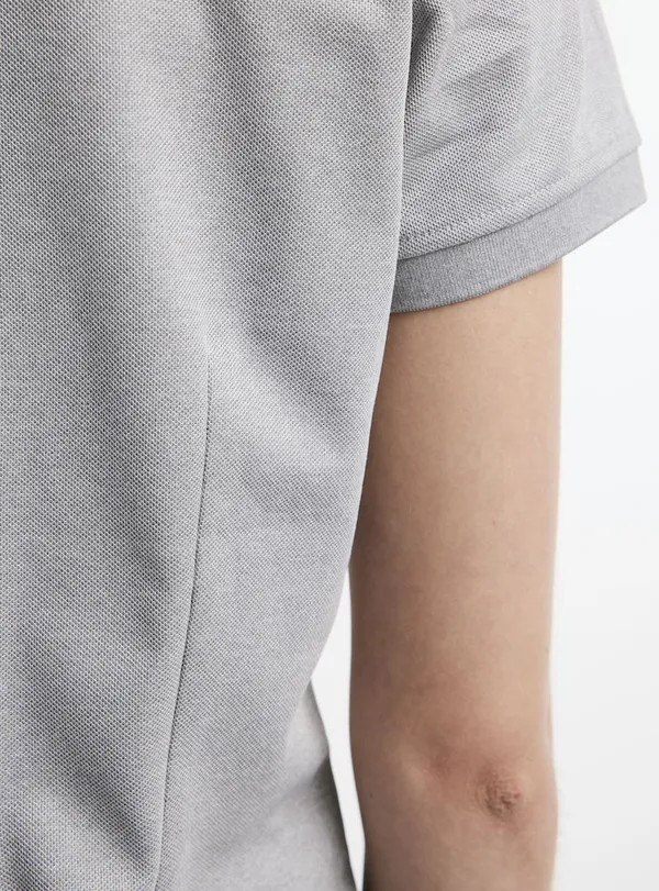 1909139-950000_CORE Unify Polo Shirt  W_Closeup5.jpg