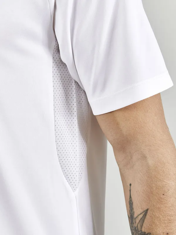1910142-900000_Evolve Tee M_Closeup5.jpg
