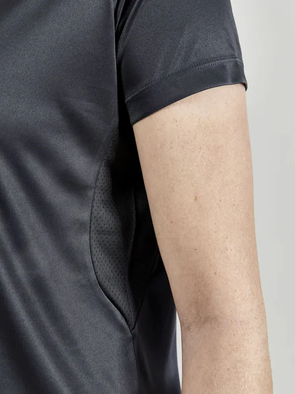 1910143-995000_Evolve Tee W_Closeup4.jpg