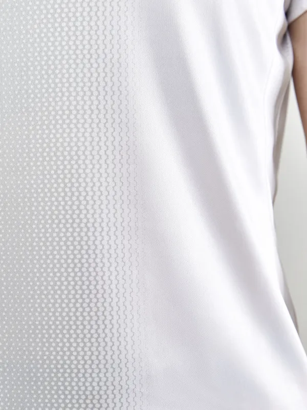 1910179-900430_Progress 2.0 Graphic Jersey W_Closeup4.jpg