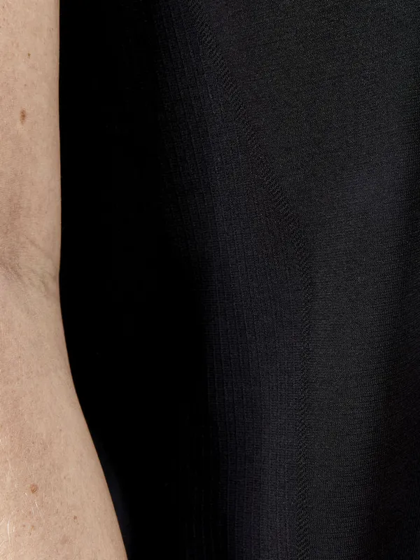 1910385-999000_ADV Seamless Polo Shirt W_Closeup6.jpg