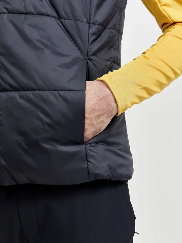 1910986-999000_CORE Light Padded Vest M_Closeup4.jpg