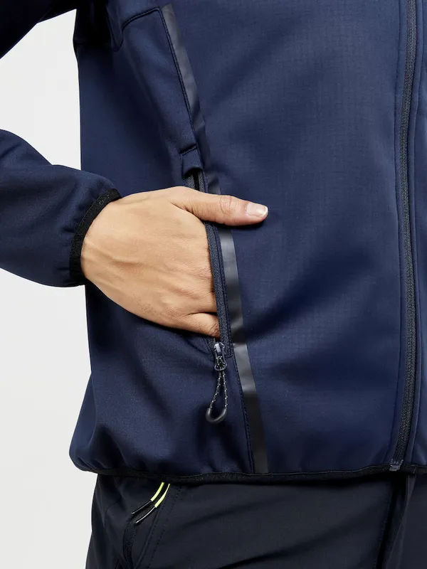 1910993-396000_ADV Explore Soft Shell Jacket W_Closeup4.jpg