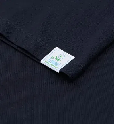 1912438-421447_ADV Backcountry Jacket W_Closeup1.jpg