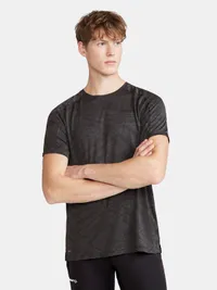 1912466-230000_ADV Essence Warm Vest W_Closeup1.jpg