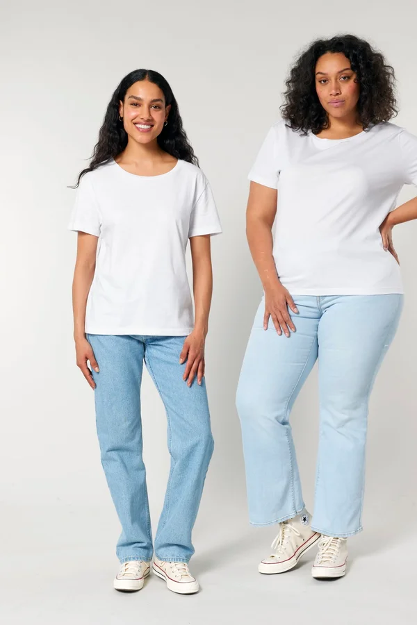 Das Damen-T-Shirt mit weitem Rundhalsausschnitt