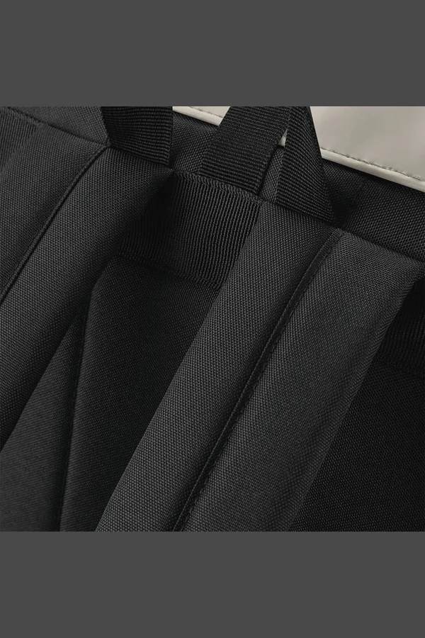 Rucksack mit Roll-Top-Klappe aus mattem Polyurethan