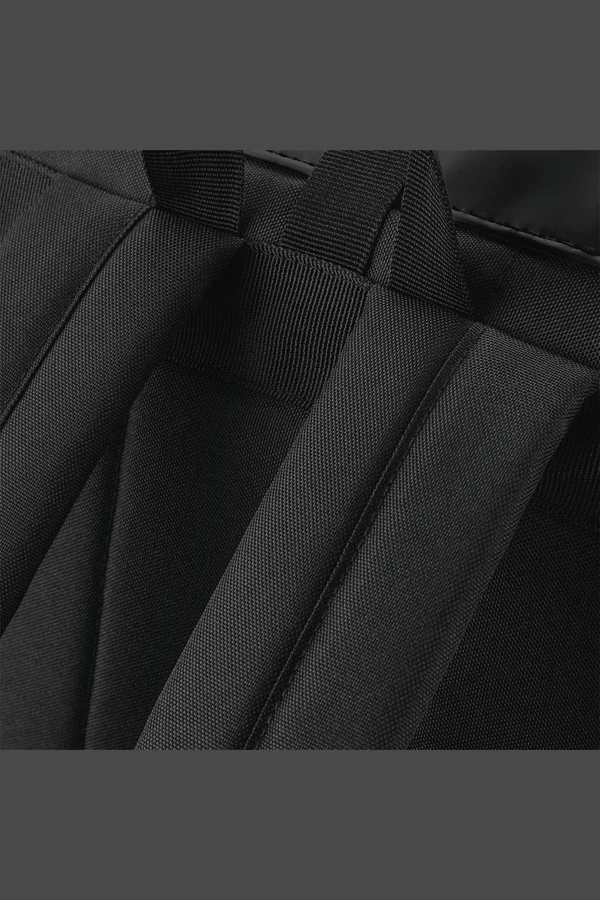 Rucksack mit Roll-Top-Klappe aus mattem Polyurethan