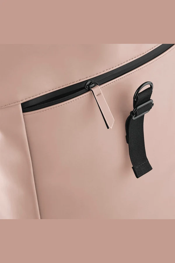 Rucksack mit Roll-Top-Klappe aus mattem Polyurethan