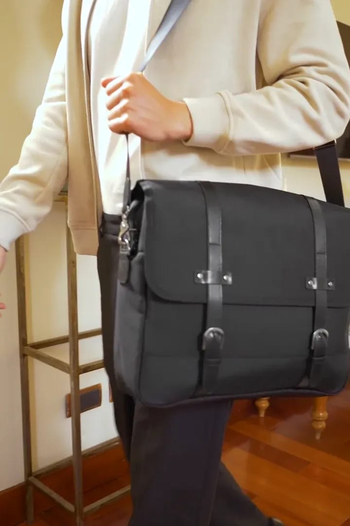 KI5403-KIALMA by K-loop Business lap-top/document messenger bag