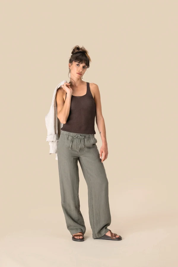 Ausgewaschene Damenhose aus Leinen