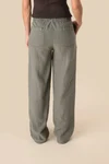Ausgewaschene Damenhose aus Leinen