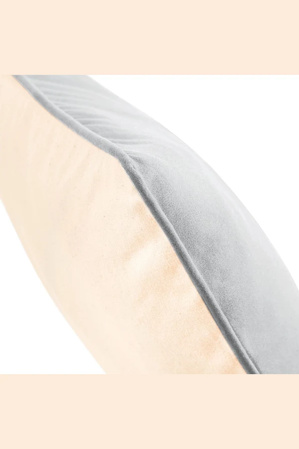 Cushion cover with piped edge