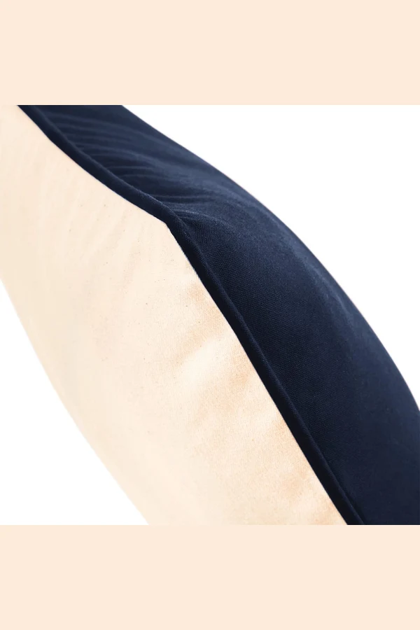 Cushion cover with piped edge