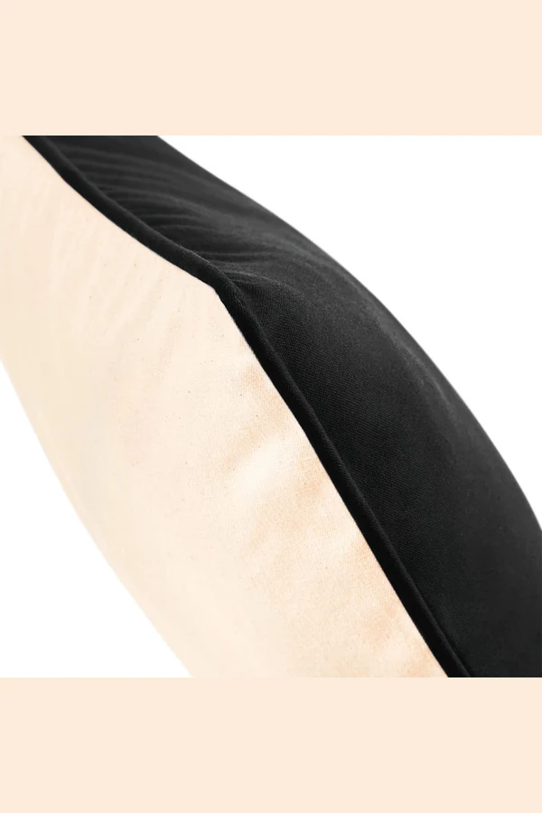 Cushion cover with piped edge