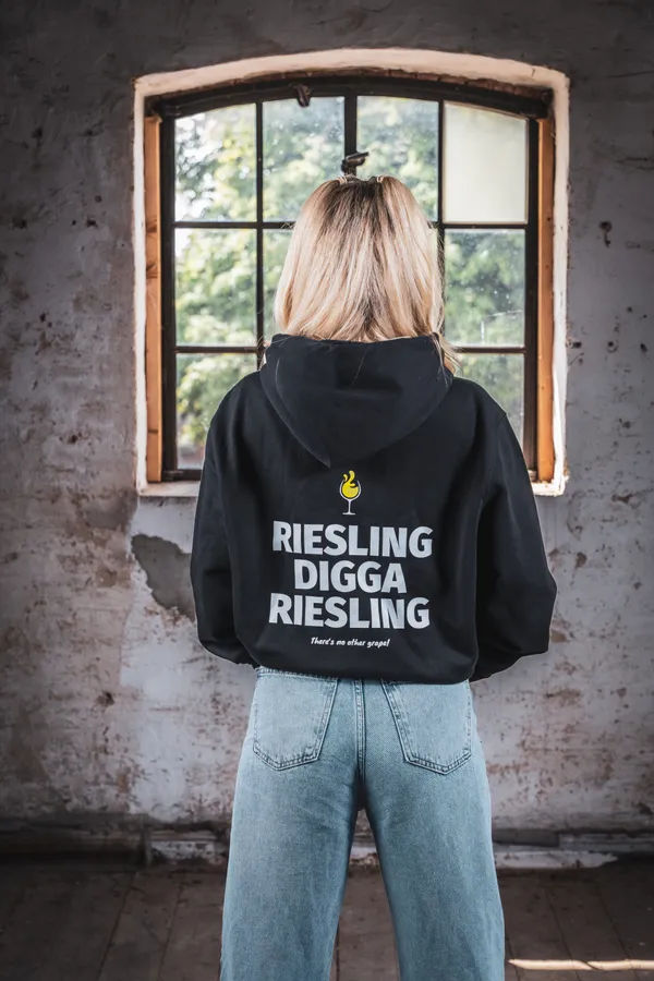 image-6830bb64dbdaa66608f28c7a-DieWeinwanderungMerch_28.png