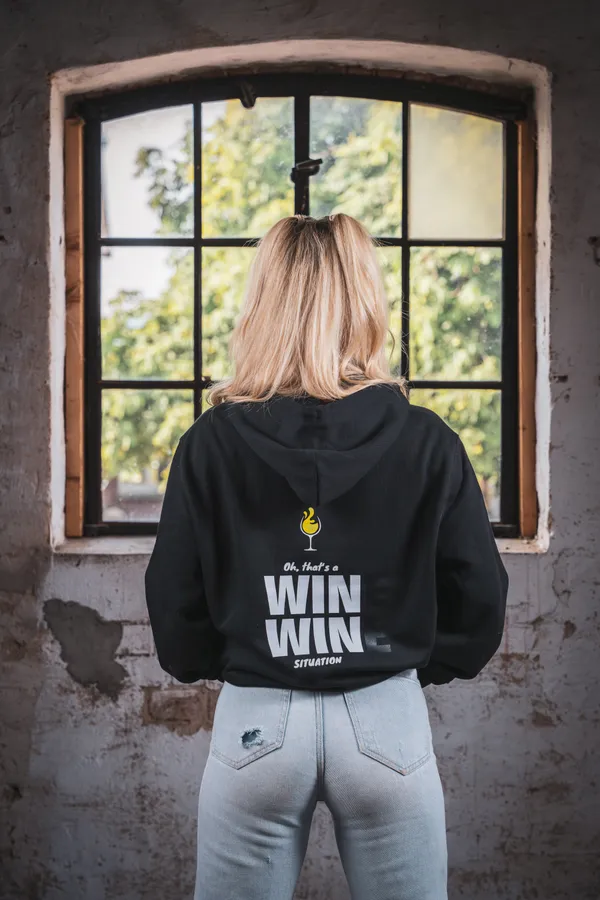 image-6831f15fdbdaa6660800cb2a-DieWeinwanderungMerch_00.png