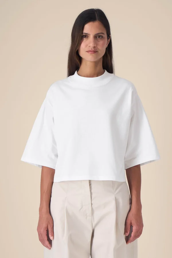 Das kurze Damen-T-Shirt aus recycelter Baumwolle