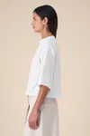 Das kurze Damen-T-Shirt aus recycelter Baumwolle