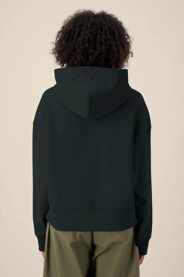 Der Boxy Unisex-Hoodie aus recycelter Baumwolle