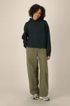Der Boxy Unisex-Hoodie aus recycelter Baumwolle