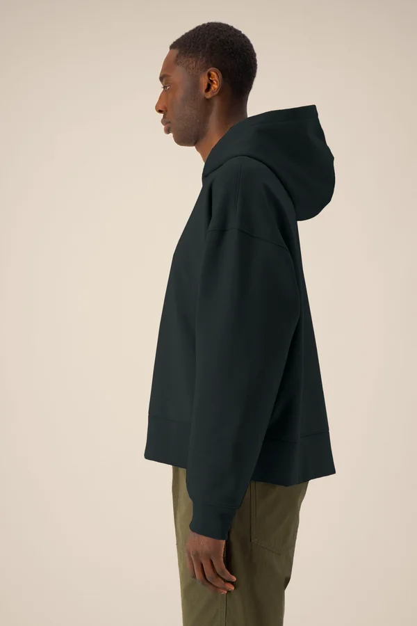 Der Boxy Unisex-Hoodie aus recycelter Baumwolle