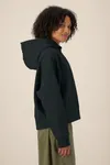 Der Boxy Unisex-Hoodie aus recycelter Baumwolle