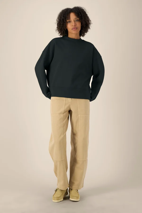Das Boxy Rundhals-Unisex-Sweatshirt aus recycelter Baumwolle