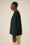 Das Boxy Rundhals-Unisex-Sweatshirt aus recycelter Baumwolle