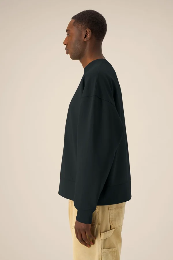 Das Boxy Rundhals-Unisex-Sweatshirt aus recycelter Baumwolle