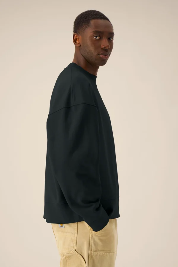 Das Boxy Rundhals-Unisex-Sweatshirt aus recycelter Baumwolle