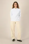 Das Rundhals-Unisex-Sweatshirt aus recycelter Baumwolle