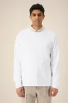 Das Rundhals-Unisex-Sweatshirt aus recycelter Baumwolle